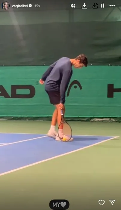 Çağla Şıkel paylaşmaya doyamıyor! Çağla Şıkel'in yakışıklı oğlu Kuzey tenis kortunda şov yaptı! 3 Çağla Şıkel paylaşmaya doyamıyor! Çağla Şıkel’in yakışıklı oğlu Kuzey tenis kortunda şov yaptı!