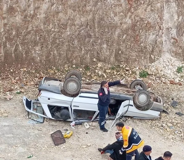 otomobil-sarampole-yuvarlandi-1-olu-1-agir-yarali-1774259480157.jpg
