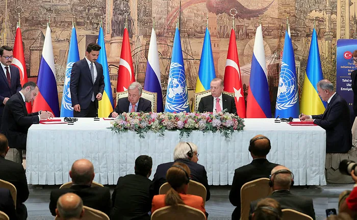 son-dakika-haberi-tahil-koridoru-icin-imzalar-atildi-baskan-erdogan-duyurdu-denetim-istanbulda-olacak-1658502151187.jpg