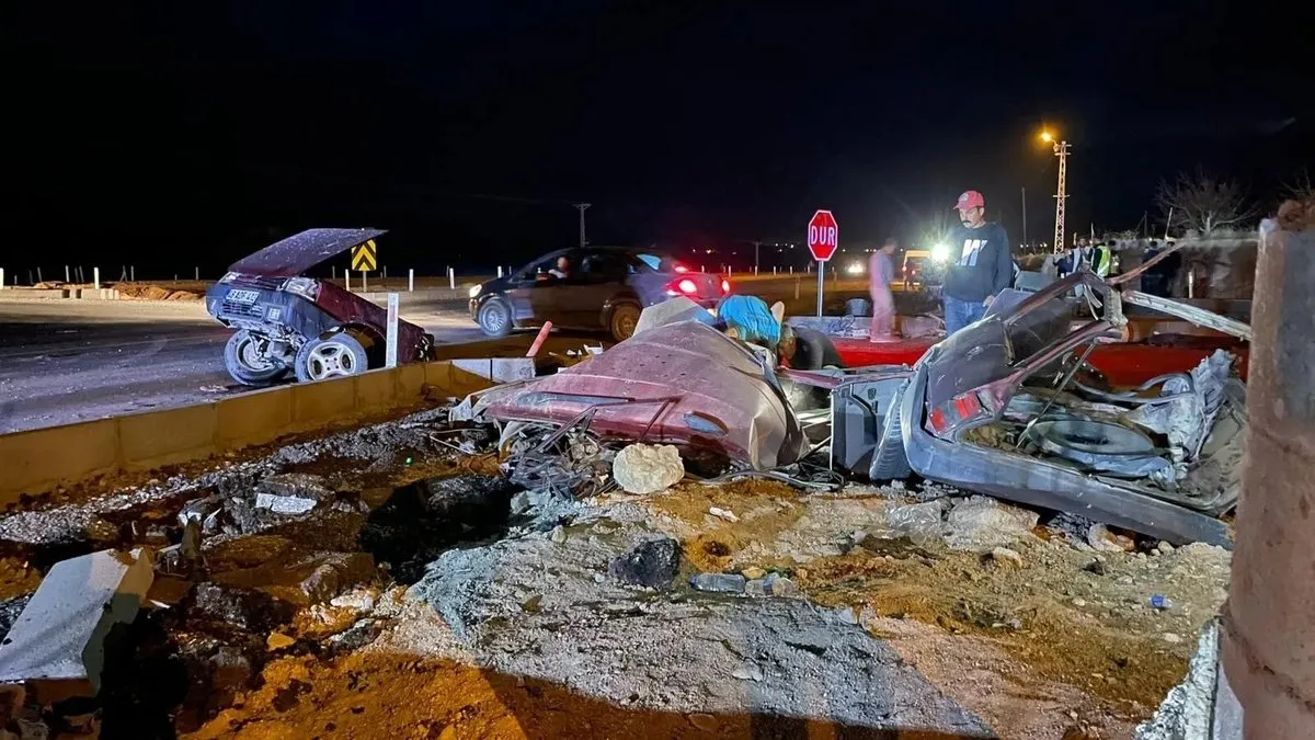 Kahramanmaraş’ta feci kaza: Araç ikiye ayrıldı! Kahramanmaraş’ta feci kaza: Araç ikiye ayrıldı!