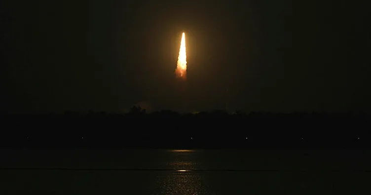 Hindistan uzaya gözlem uydusu fırlattı