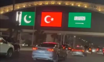 Mekke’de tarihi anlaşmanın coşkusu: Suudi Arabistan gökdelenleri Türk bayrağına büründü