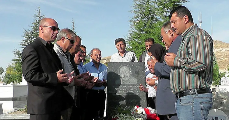 Neşet Ertaş, kabri başında anıldı
