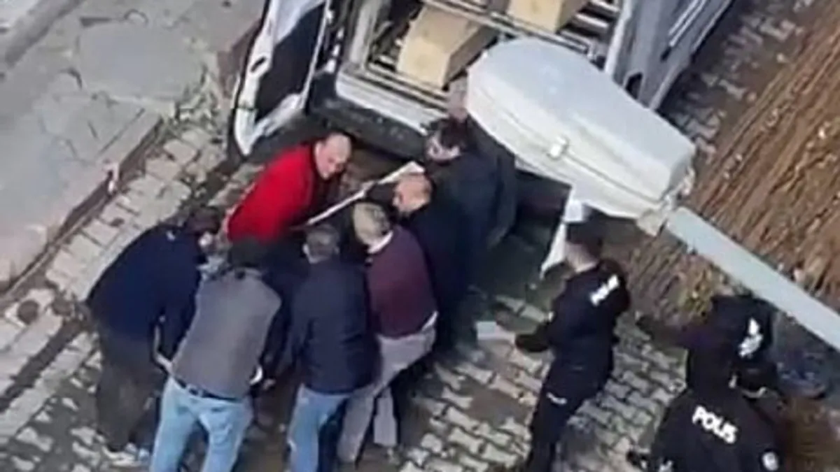 Sultangazi’de feci ihmal: İnşaattan düşen işçi öldü Sultangazi’de feci ihmal: İnşaattan düşen işçi öldü