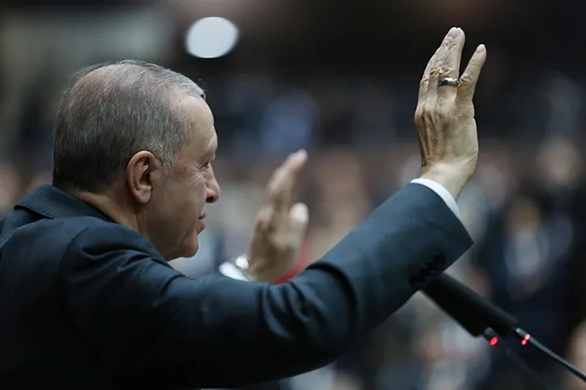 son-dakika-baskan-erdogandan-chpye-sert-tepki-istanbulda-escobar-duzeni-kuran-onlar-1744200784100.jpeg