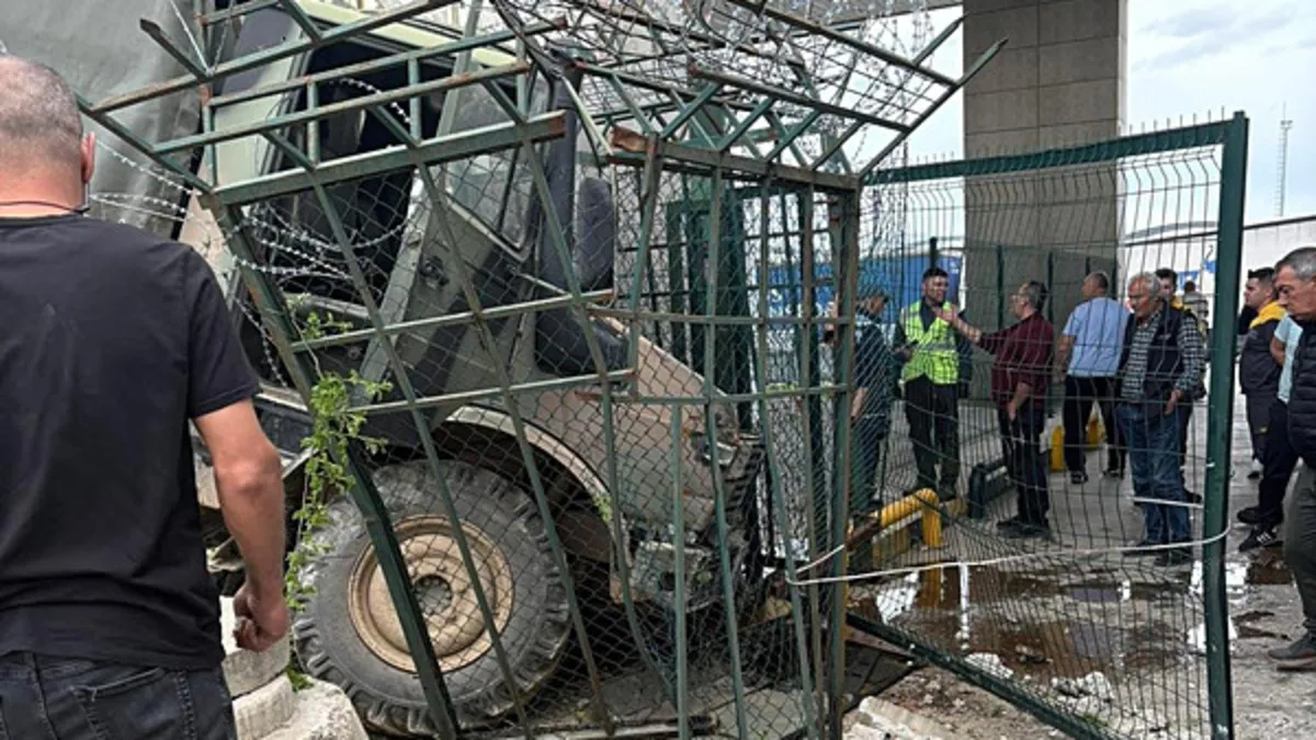 Hamzabeyli Sınır Kapısı’nda askeri araç kazası: 2 asker yaralandı Hamzabeyli Sınır Kapısı’nda askeri araç kazası: 2 asker yaralandı