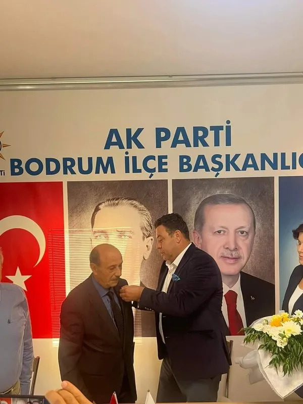 sarigulun-azarladigi-bodrum-ilce-baskani-ak-partiye-gecti-1664117605373.jpeg