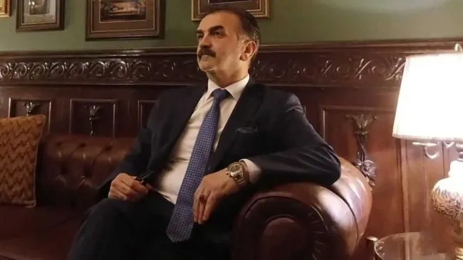 son-dakika-savci-yavuz-engine-makaminda-tehditler-yagdirmisti-mustafa-kemal-zengin-icin-hesap-vakti-1761207047999.jpeg SON DAKİKA… Savcı Yavuz Engin’i makamında tehdit eden Mustafa Kemal Zengin hakim karşısında! Duruşmada gergin anlar: Haddini bil!