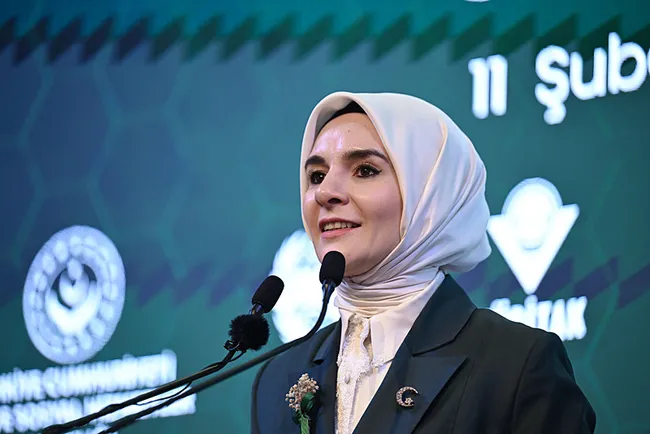 son-dakika-bakan-goktastan-genclere-sosyal-medya-ve-oyun-mujdesi-15-yas-alti-icin-yeni-donem-1770811187217.jpeg (800×534)