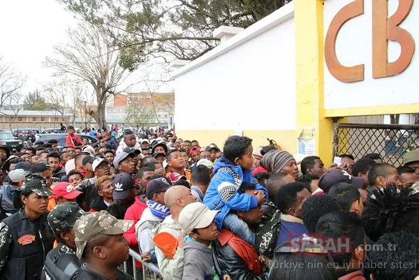 Senegal - Madagaskar maçında izdiham çıktı