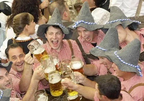 Bira su gibi aktı