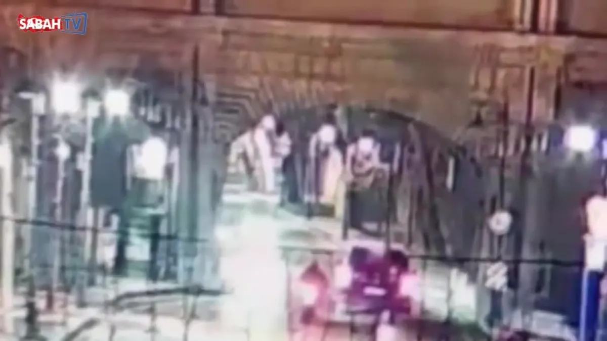 İstanbul Çırağan’da motosiklet sürücüsünün can verdiği kaza kamerada | Video videosunu izle İstanbul Çırağan’da motosiklet sürücüsünün can verdiği kaza kamerada | Video videosunu izle