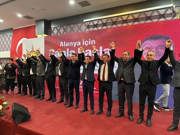 cumhur-ittifak-ak-parti-antalya-buyuksehir-belediye-baskan-adayi-hakan-tutuncu-alanyada-konustu-1706817832248.jpg
