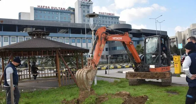 Yunusemre Belediyesi, MCBÜ Hastanesi’ni ağaçlandırıyor