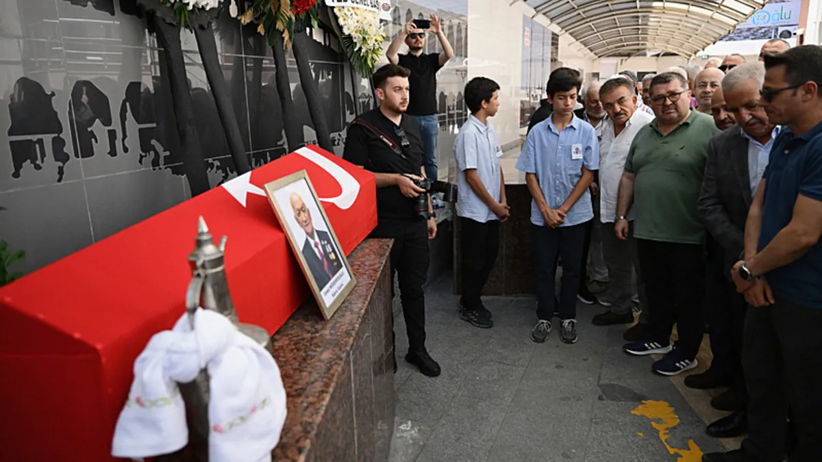 Sabah gazetesi yazarı Müderrisoğlu’nun Kıbrıs gazisi babası Düzce’de son yolculuğuna uğurlandı Sabah gazetesi yazarı Müderrisoğlu’nun Kıbrıs gazisi babası Düzce’de son yolculuğuna uğurlandı