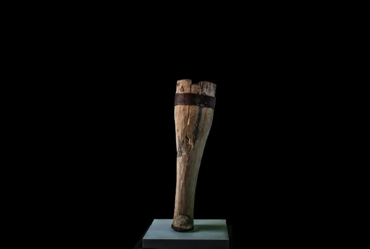 Mayın mağdurlarının el yapımı protez bacak sergisi