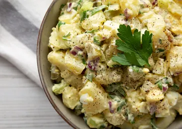 Bir de böyle deneyin! Patatesli yumurta salatası tarifi