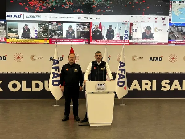 bakan-ciftci-acikladi-istanbulda-2-can-kaybi-2-bin-727-kisi-tahliye-edildi-1792057355860.jpg