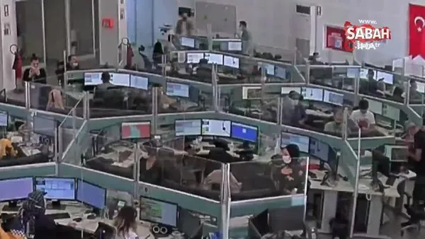 Son Dakika Izmir De 112 Cagri Merkezi Nde Deprem Anlarinda Yasanan Panik Kamerada Video Videosunu Izle Son Dakika Haberleri