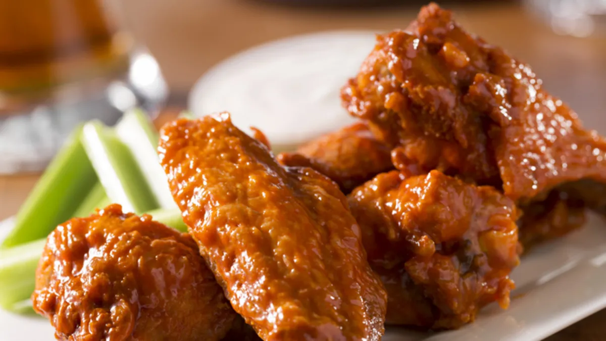 1 Kilo Kanat Kaç Adet Eder? Çiğ ve Pişmiş 1 Kilo Kanat Kaç Tane Gelir? 1 Kilo Kanat Kaç Adet Eder? Çiğ ve Pişmiş 1 Kilo Kanat Kaç Tane Gelir?