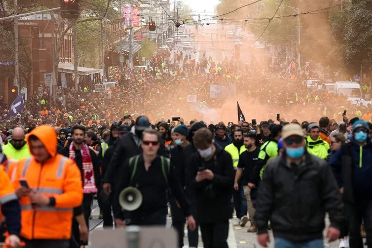 Avustralya’da şiddetli protestolar devam ediyor
