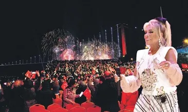 Sahneleri cumhuriyet coşkusu sardı