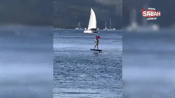 Pınar Altuğ'un 14 yaşındaki kızı Su, elinde Türk bayrağıyla rüzgar sörfü yaptı | Video