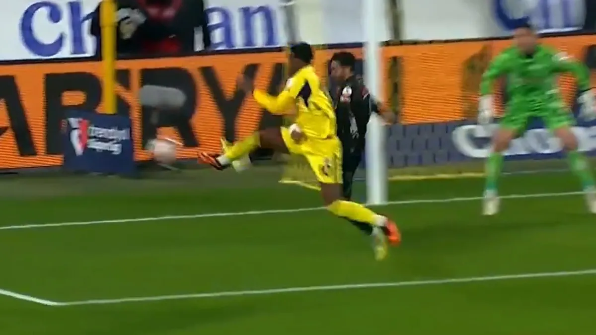 Fenerbahçe – Konyaspor maçında VAR ile penaltı kararı! Fred’den Talisca’ya büyük jest… – Galeri Fenerbahçe – Konyaspor maçında VAR ile penaltı kararı! Fred’den Talisca’ya büyük jest… – Galeri