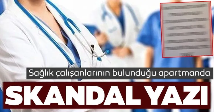 Sağlık çalışanlarının bulunduğu apartmanda skandal yazı