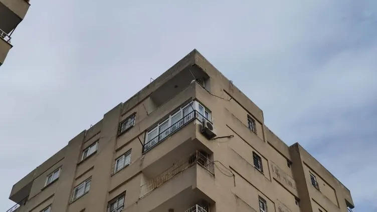 Osmaniye’de kahreden ölüm! 8. kattaki balkonuna serili halıyı alırken balkondan düştü!