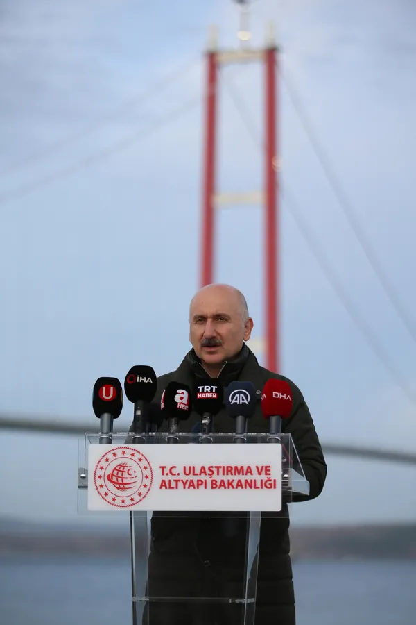 adil-karaismailoglu-canakkale-koprusunun-kulelerinde-incelemelerde-bulundu-1670839915752.jpg