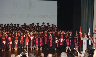 Mezun oldular keplerini giydiler