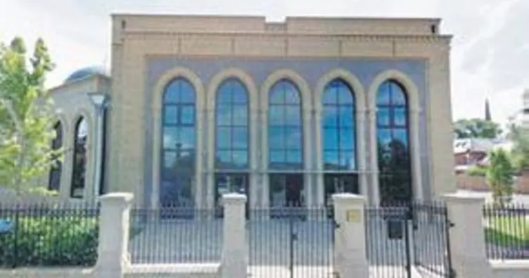 Camiye ırkçı saldırı