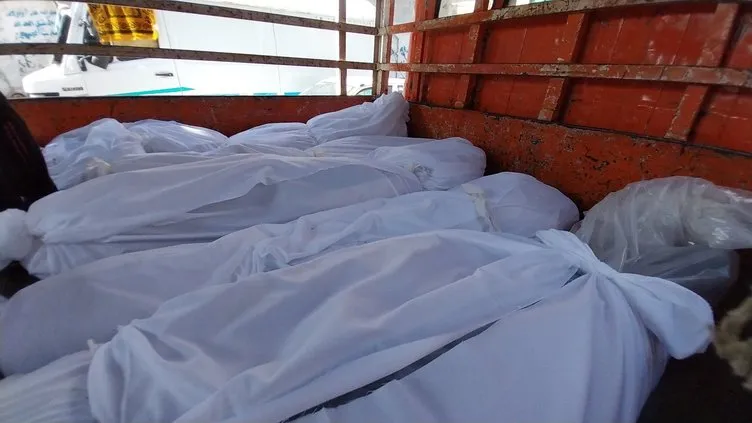 Gazze'de korkulan oldu! Toplu mezar kazıyorlar