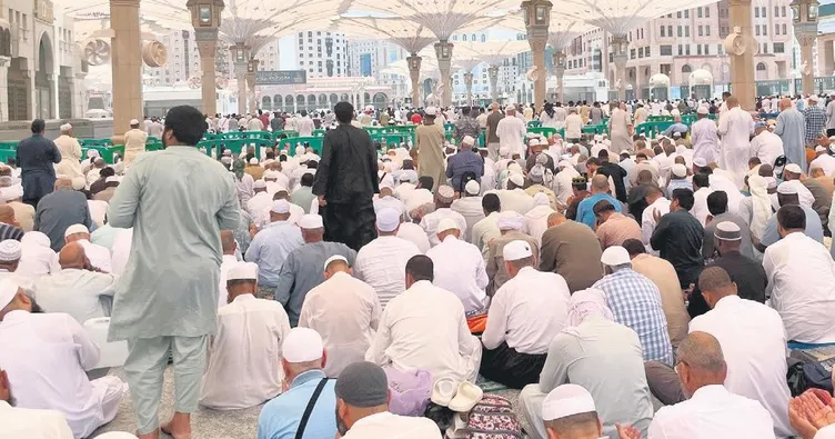 Mescid-i Nebevi’de ilk cuma heyecanı