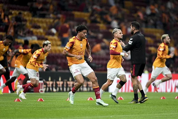 canli-super-ligde-galatasaray-kasimpasa-maci-ilk-yari-oynaniyor-1791565936281.jpeg