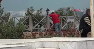 Antalya’da intihar için çıktığı falezlerde polislerden kebap isteyen şahıs kamerada