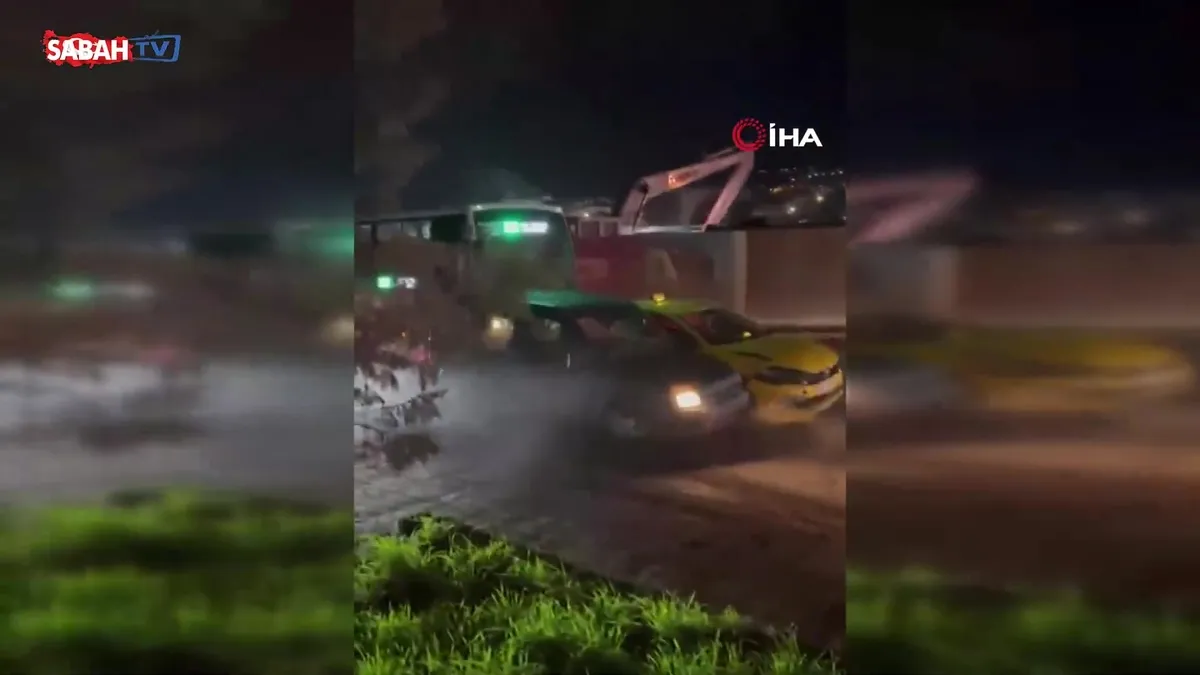 Öfkelenen sürücü ortalığı birbirine kattı! Vatandaşların üstüne sürdü, araçlara böyle çarptı | Video videosunu izle | Son Dakika Haberleri