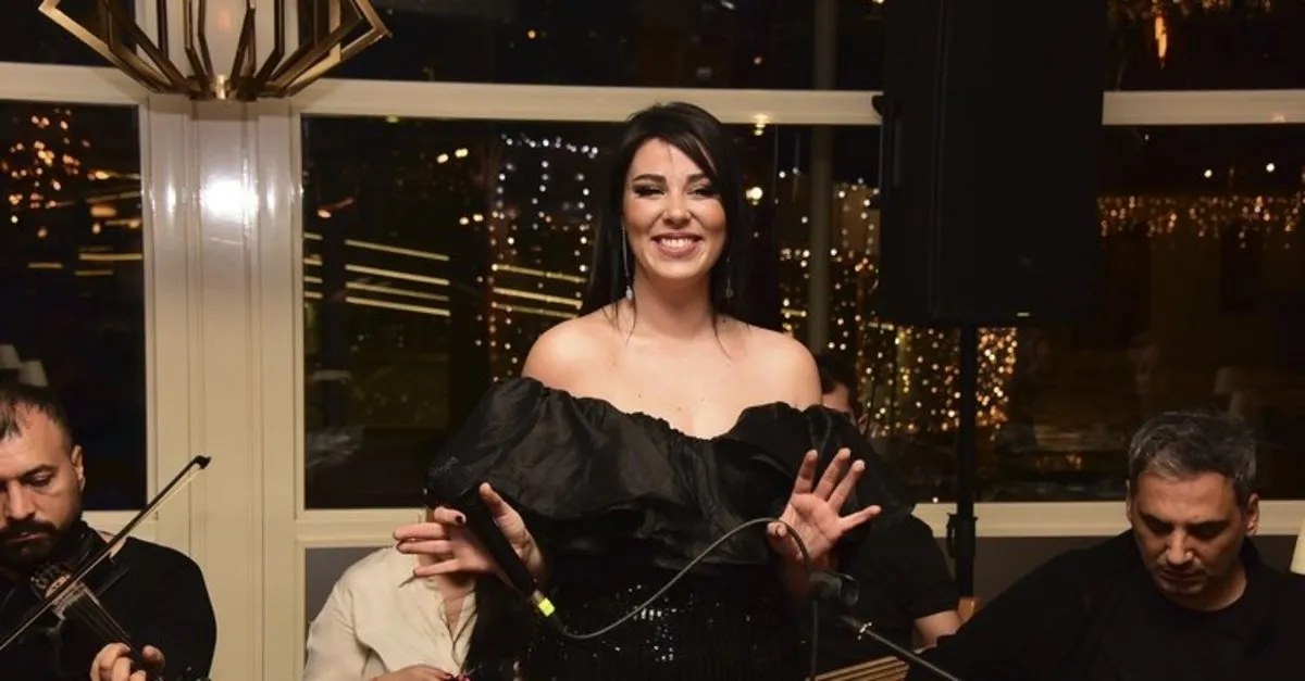 https www sabah com tr medya 2021 03 18 ferdi tayfurun kizi tugce tayfur kimdir kac yasinda annesi kim sarkilar bizi soyler konuklari arasinda tugce tayfur surprizi