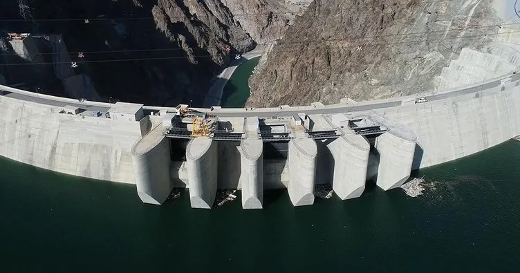 Yusufeli Barajı türbinleri enerji üretimi için dönüyor
