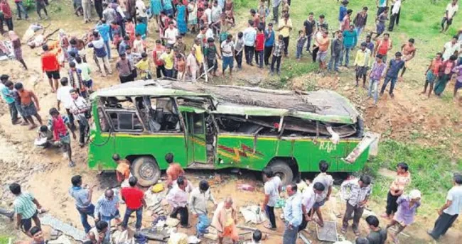 Telefonla konuşan şoför dehşeti: 21 ölü