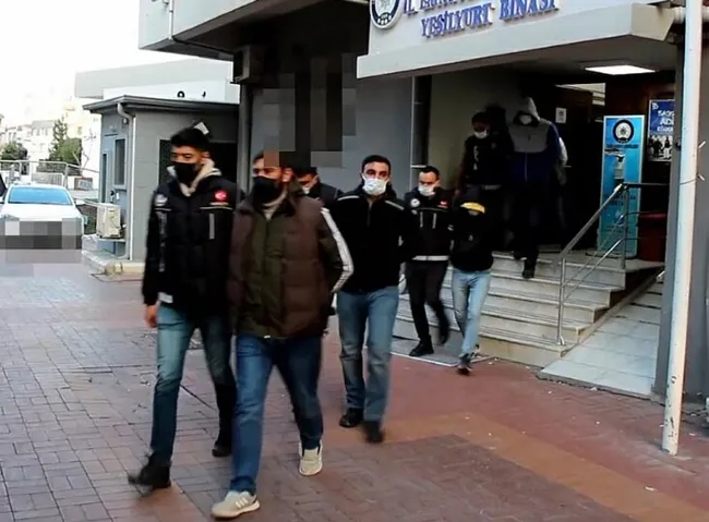 izmirde-uyusturucu-operasyonu-28-tutuklama-1639756088529.jpg