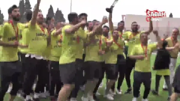 Menemenspor şampiyonluk kupasını coşkuyla kutladı