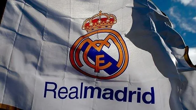 Real Madrid logosundan haçı kaldırdı!
