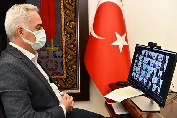Vali Seymenoğlu 23 Nisan coşkusunu Türk ve Rumen öğrencilerle paylaştı