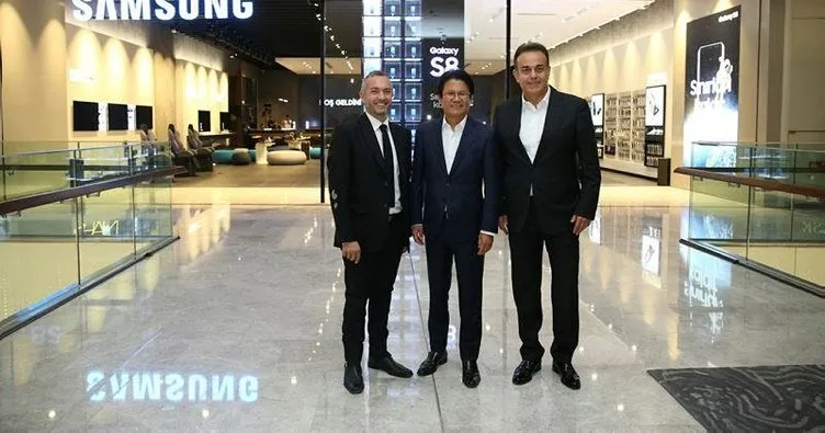 Samsung dünyaya örnek mağaza açıyor