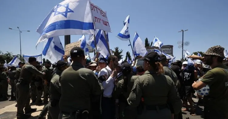 Eski İsrail Başbakanı Olmert, ülkenin iç savaşın eşiğinde olduğunu söyledi