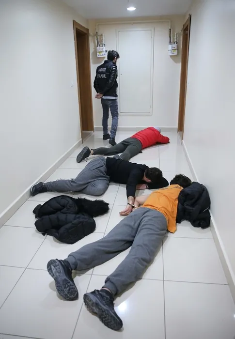 Son Dakika Haberi: Esenyurt'ta lüks rezidansa baskın!