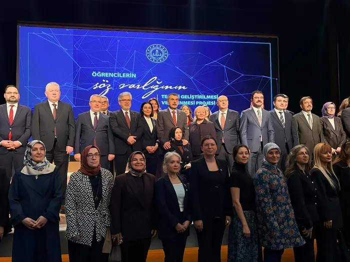 bakan-tekin-ogrencilerimizin-soz-varligini-zenginlestirmeyi-hedefliyoruz-1792663997721.jpg Bakan Tekin’den önemli açıklamalar: MEB Meta’ya dava açacak! ‘Çocukların erişemeyeceği şekle sokun’