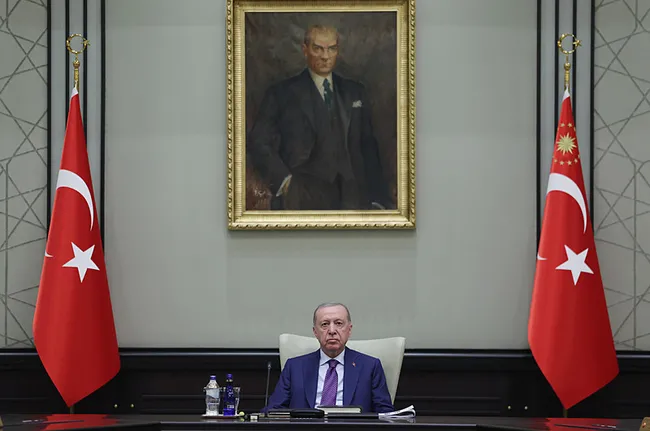 son-dakika-baskan-recep-tayyip-erdogan-cumhurbaskanligi-kabinesini-topladi-1782828042431.jpg SON DAKİKA... Başkan Recep Tayyip Erdoğan Cumhurbaşkanlığı Kabinesi'ni topladı...